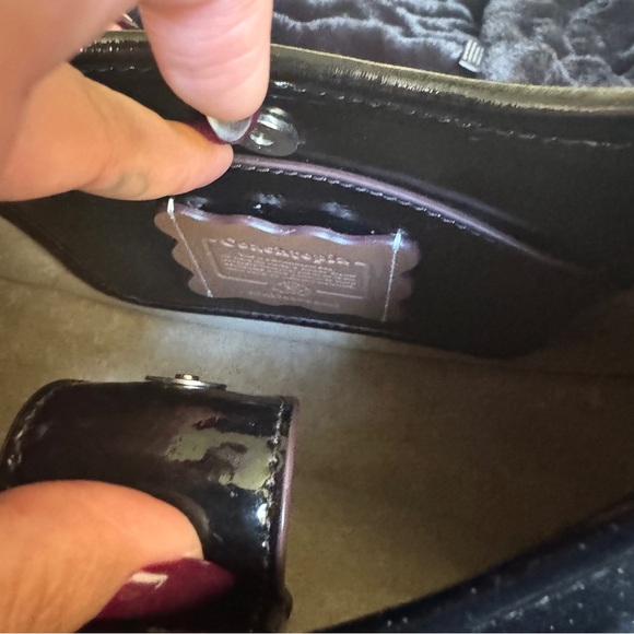 Hard to find and rare Coachtopia bag in crinkle patent leather with spikes - Picture 9 of 16